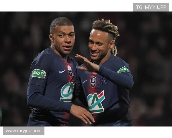 独特风格与魅力并存的足球明星们展现个性与才华的精彩瞬间 独特风格与魅力并存的足球明星们展现个性与才华的精彩瞬间